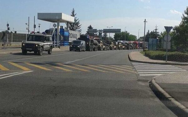 Военный конвой на границе Украины