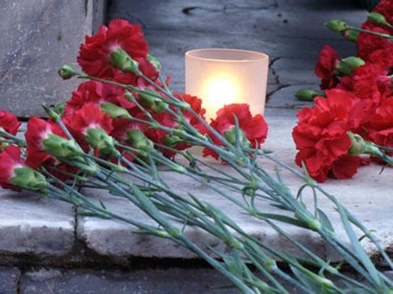 память погибшим при теракте в Грозном 