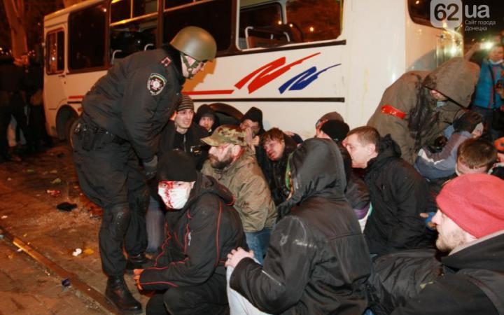 Донецк: Беркут и активисты берут под контроль донецкий аэропорт