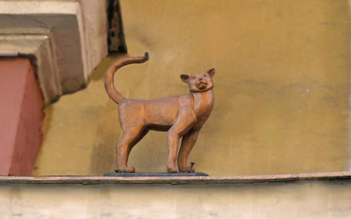 В Петербурге исчезла скульптура кошки-блокадницы 