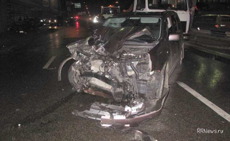 Массовая авария в Москве: Nissan протаранил несколько машин и врезался в отбойник