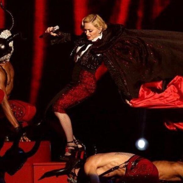 Мадонна упала с лестницы на церемонии Brit Awards