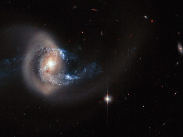 Астрономы выложили потрясающий снимок галактики NGC 7714
