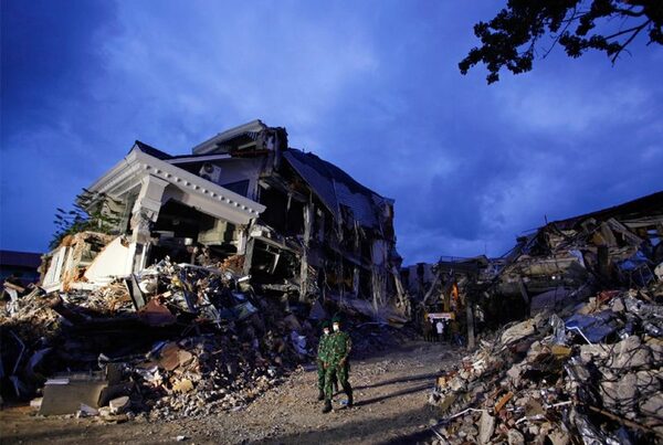 Страшное землетрясение в Индонезии, число жертв приближается к 2 тысячам