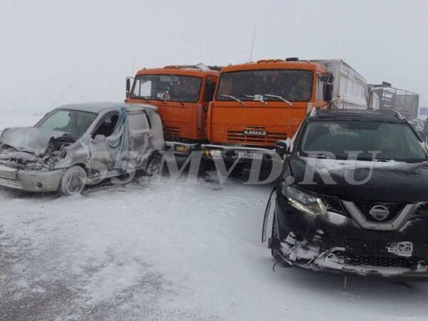 Под Омском из-за плохой видимости в ДТП попали 17 автомобилей