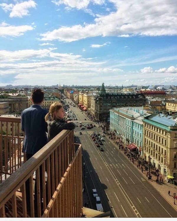 на крыше дома в Санкт-Петербурге