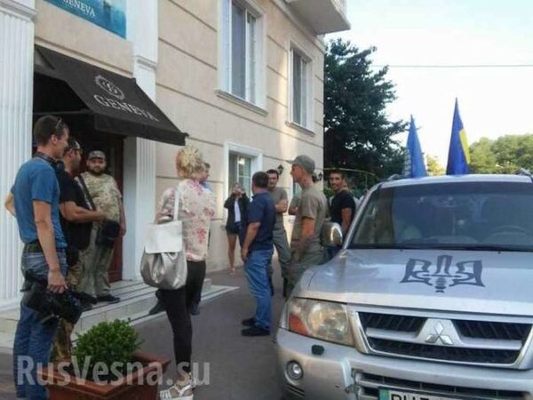 В Одессе экстремисты заблокировали польскую делегацию (ФОТО)