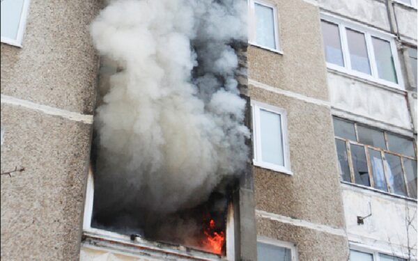 Пожар на улице Трефолева в Петербурге
