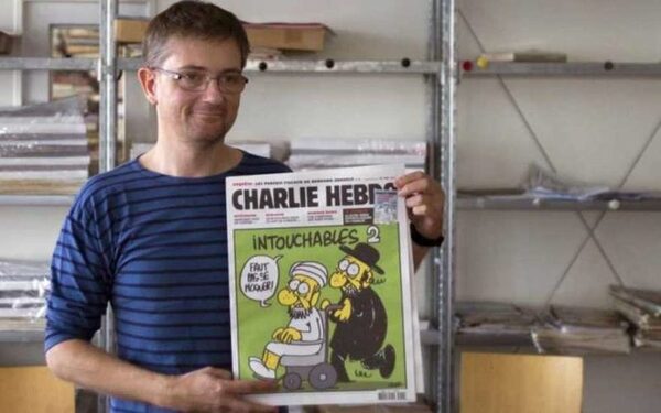 В Париже двое неизвестных вооруженные автоматами напали на редакцию журнала Charlie Hebdo 
