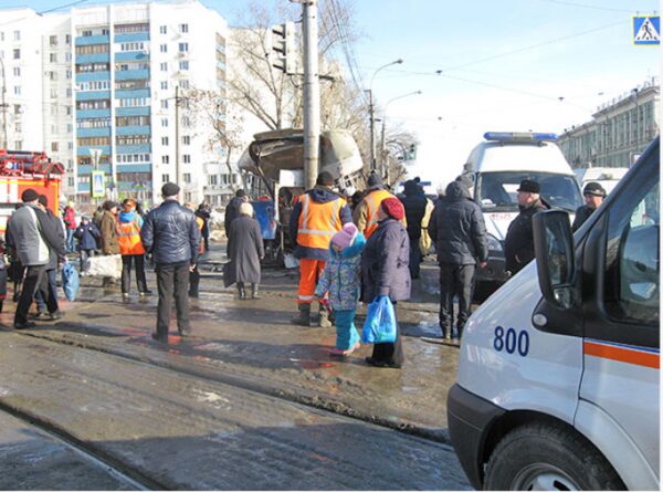 В Самаре трамвай влетел в столб: погиб пассажир, причины аварии